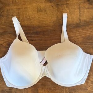 Victoria secrets lightly lined full coverage t-shirt bra
